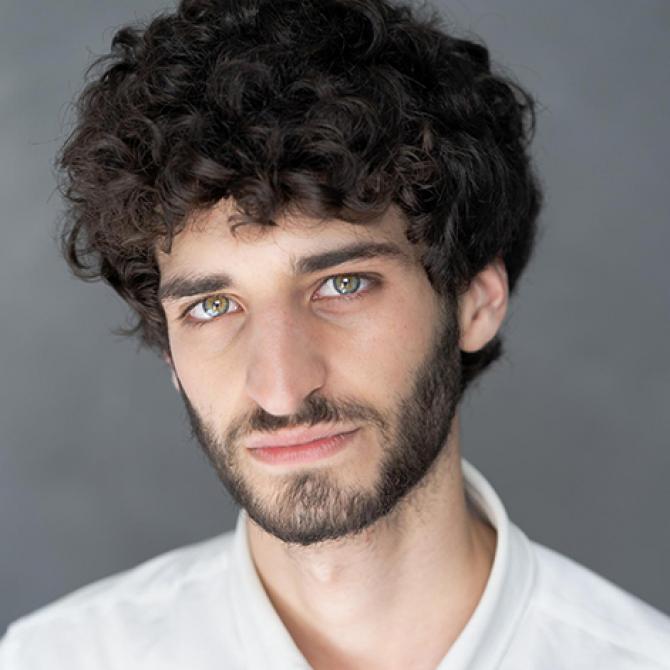 2020 graduating MFA professional actor Max Mindell